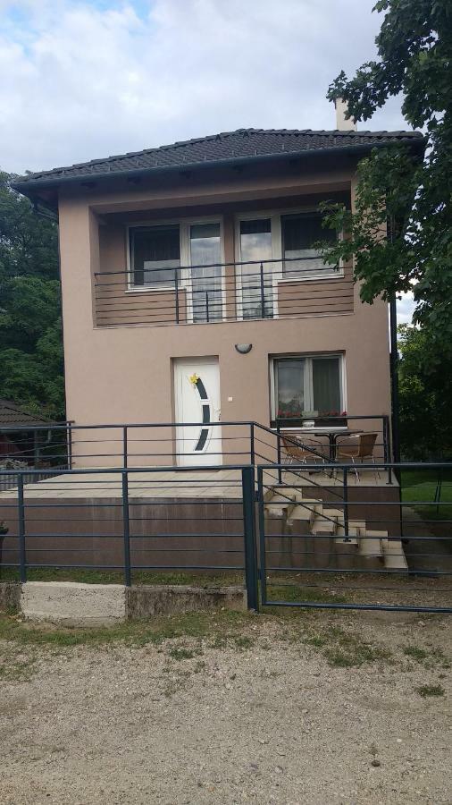 Family Holiday Apartman Nyiregyhaza Exterior photo